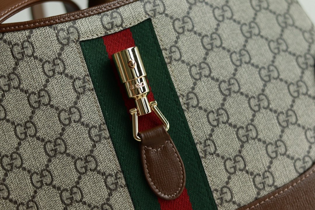 Handbag/Shoulder Bag Size  28x19x4.5cm