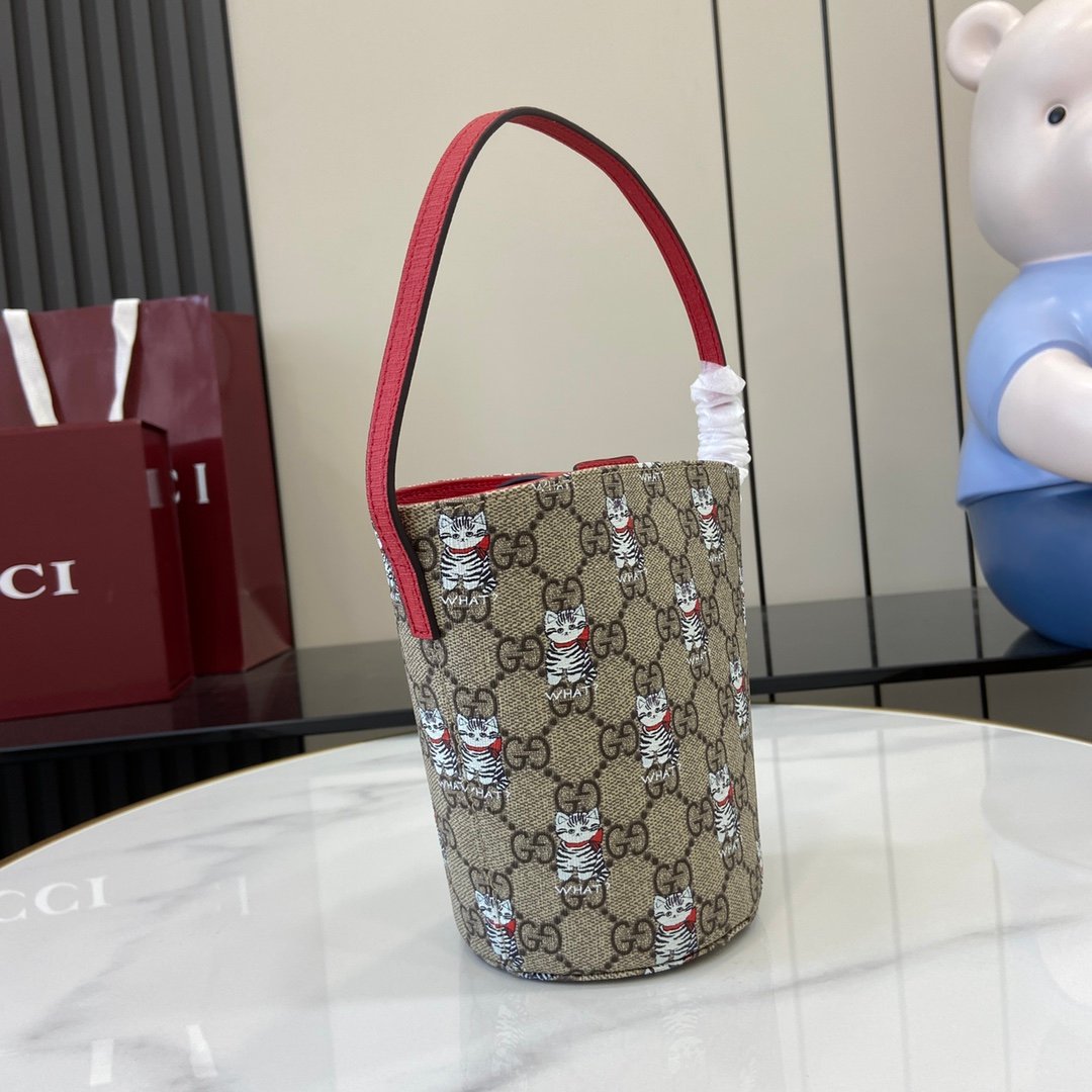 Handbag/Shoulder Bag Size  18.5x 16.5x 7.5