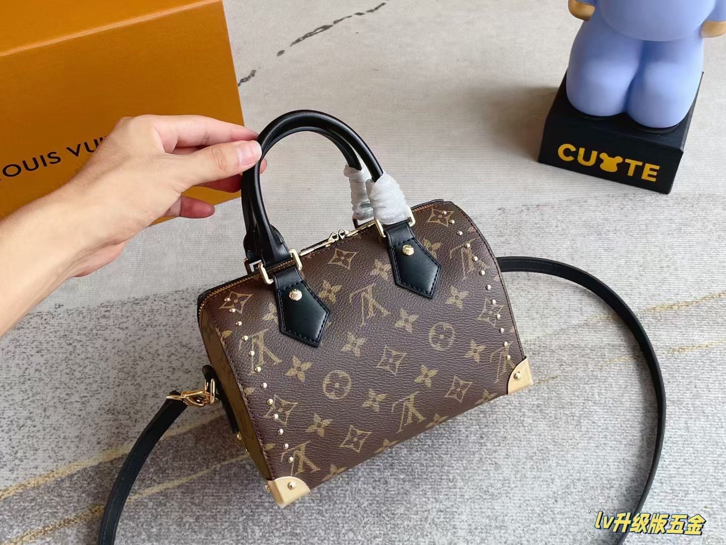 Tote bag shoulder bag Specification: 20*14*12cm