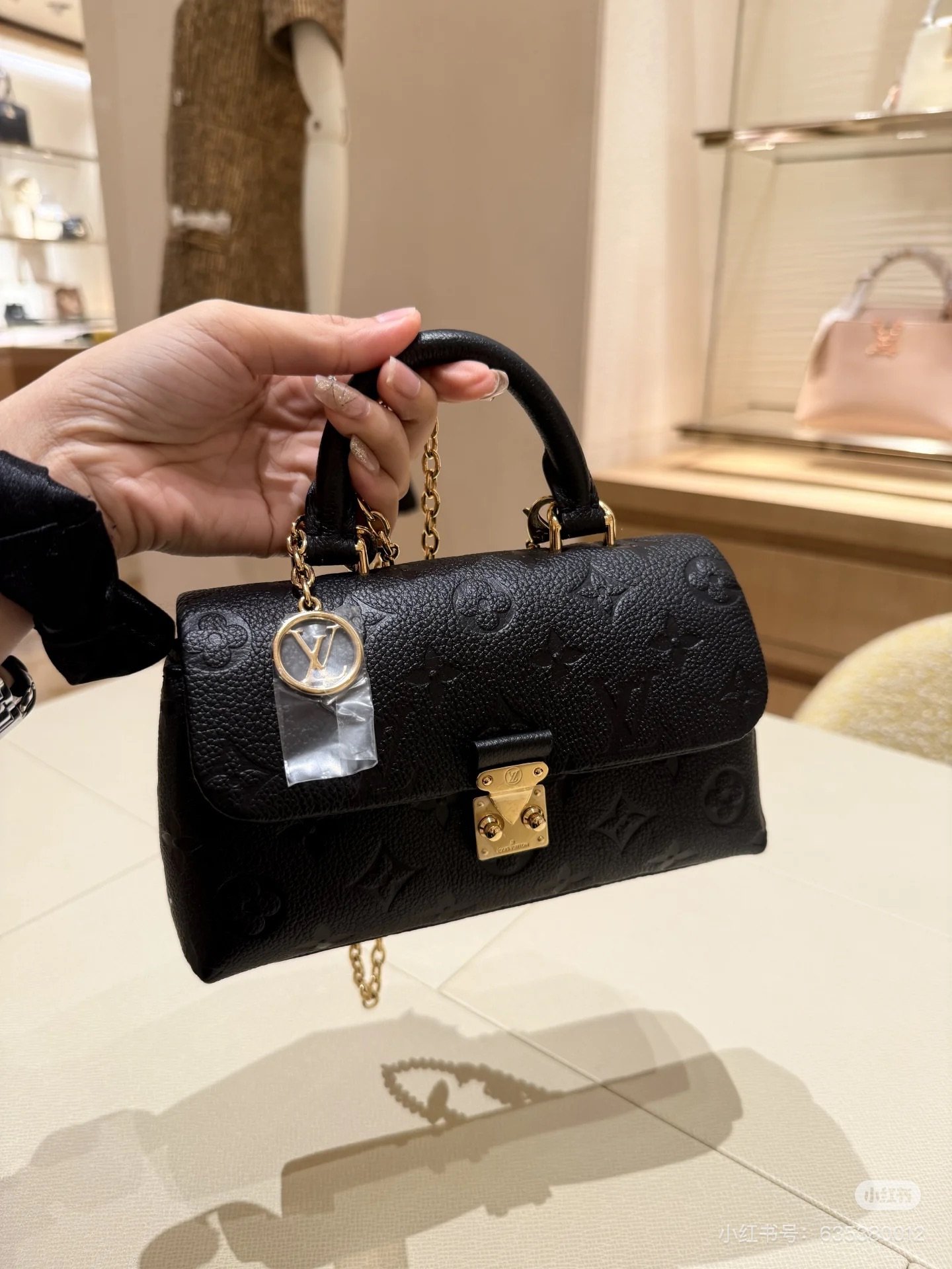 Shoulder bag handbag specifications: 12.5*6*21cm