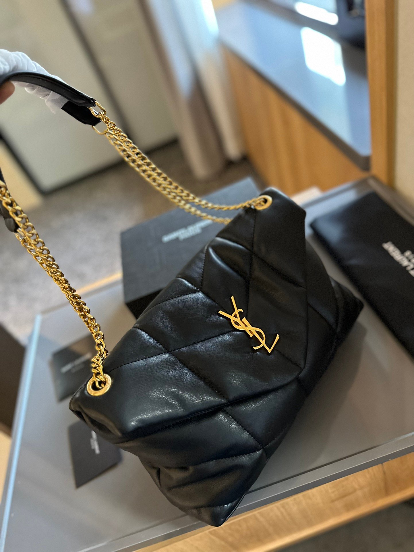 The handbag/shoulder bag comes in three sizes: 32cm large, 28cm medium, and 20cm small