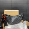 Crossbody bag over the shoulder Dimensions: 28 x 15 cm.