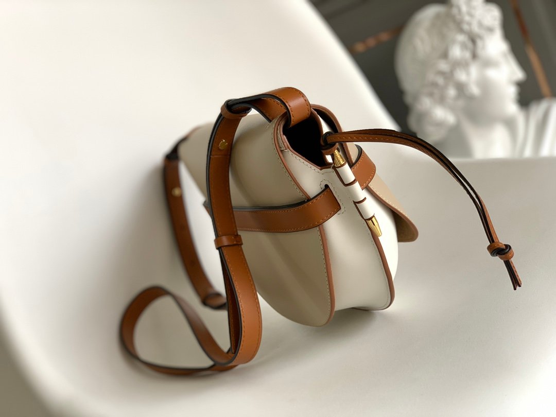 Handbag/Shoulder Bag Size 20*19*11.5 cm