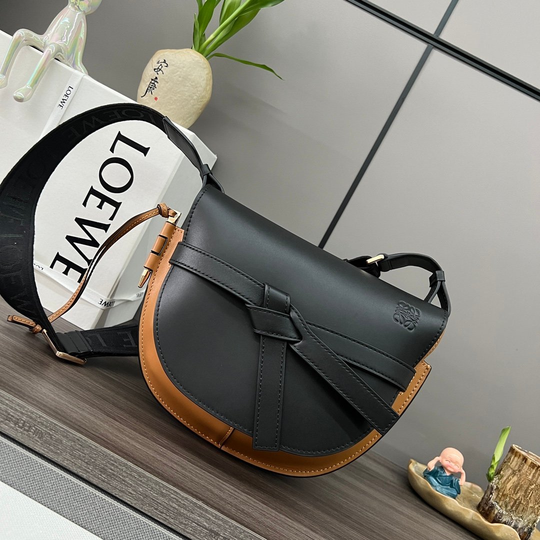 Handbag/Shoulder Bag Size 20*19*11.5 cm
