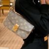 Shoulder bag, single handle bag Specifications: 21.5*13.5*6