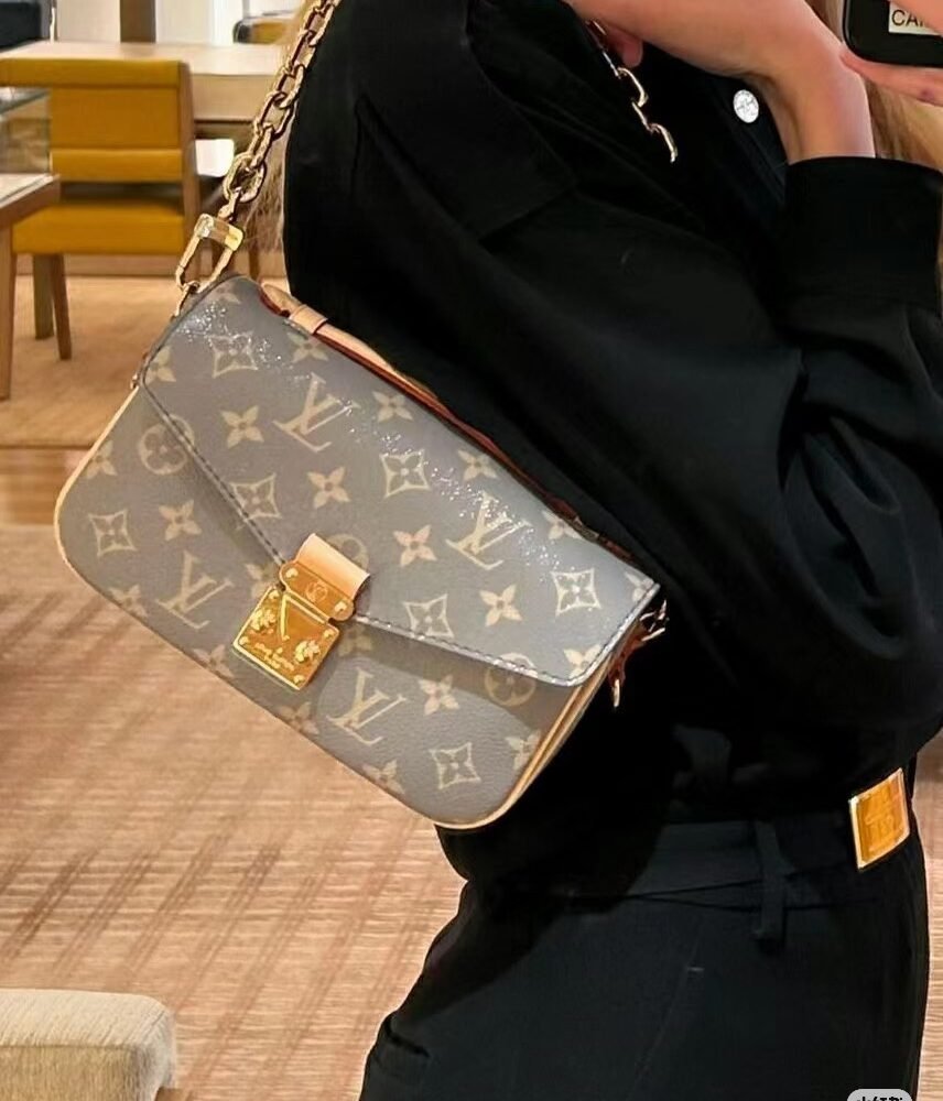 Shoulder bag, single handle bag Specifications: 21.5*13.5*6