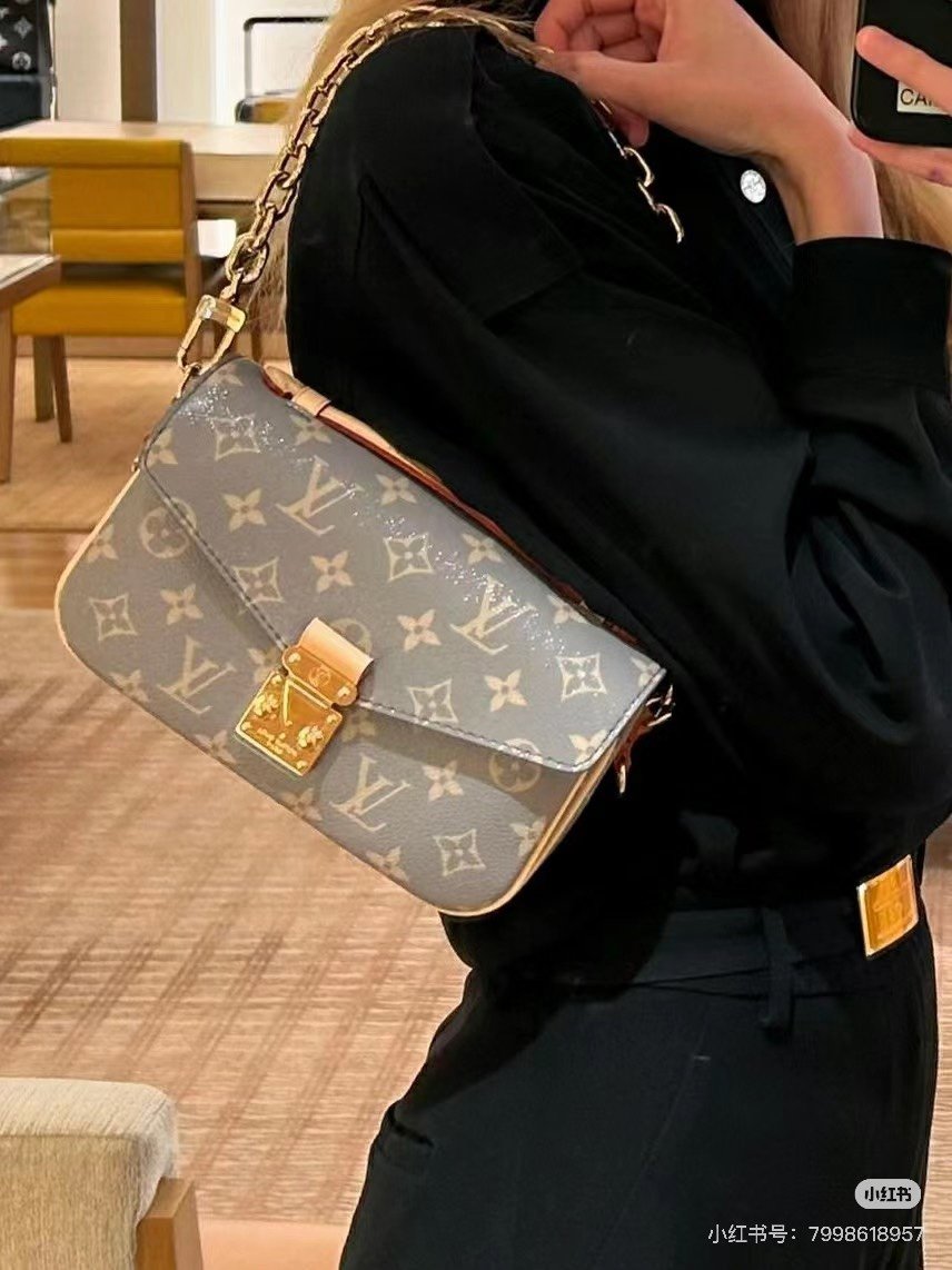 Shoulder bag, single handle bag Specifications: 21.5*13.5*6