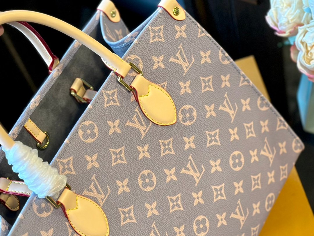 Medium Handbag Handbag Specification: 35*27*14