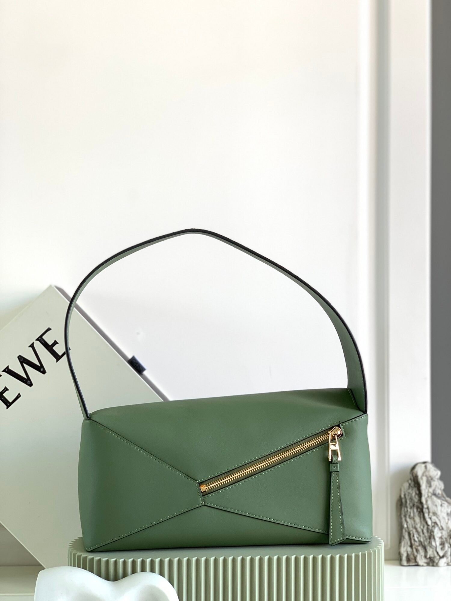 Handbag/Shoulder Bag Size 28.7*10.7*5.5cm