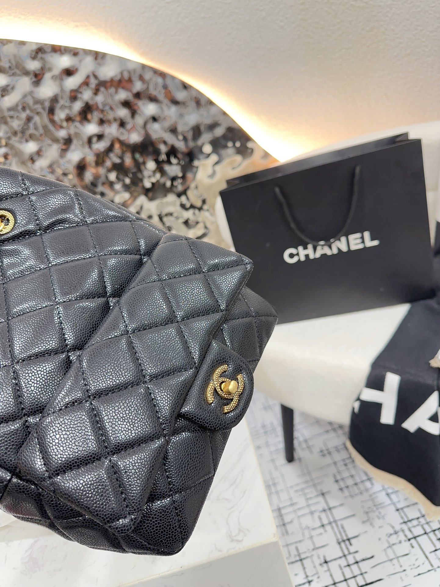 Handbag/Shoulder Bag Size  18*6*22cm