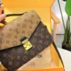 Color-blocked messenger bag shoulder crossbody bag Specifications: 25*19*10CM