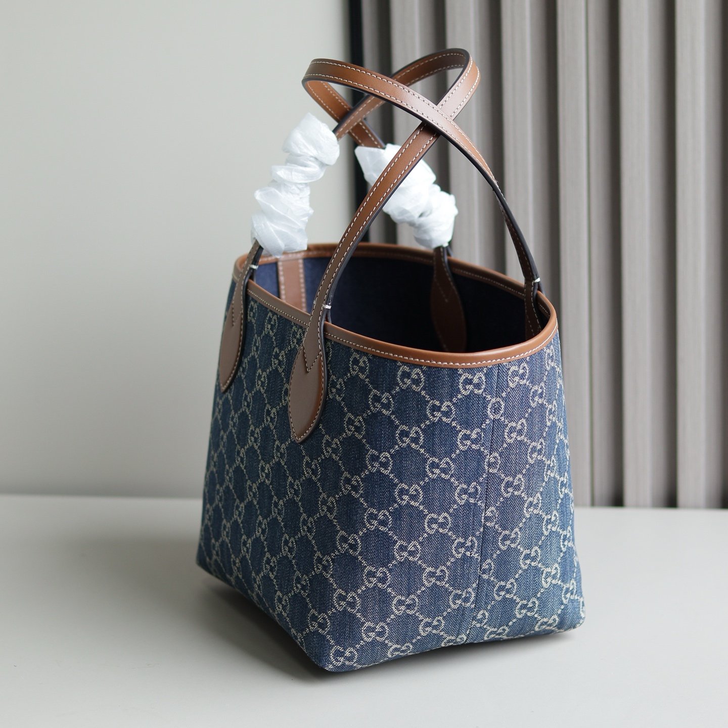 Handbag/Shoulder Bag Size   22x19x18cm
