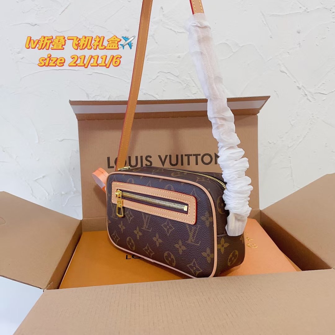 Presbyopia Small Smile Shoulder Bag Specifications: 21*11*6cm