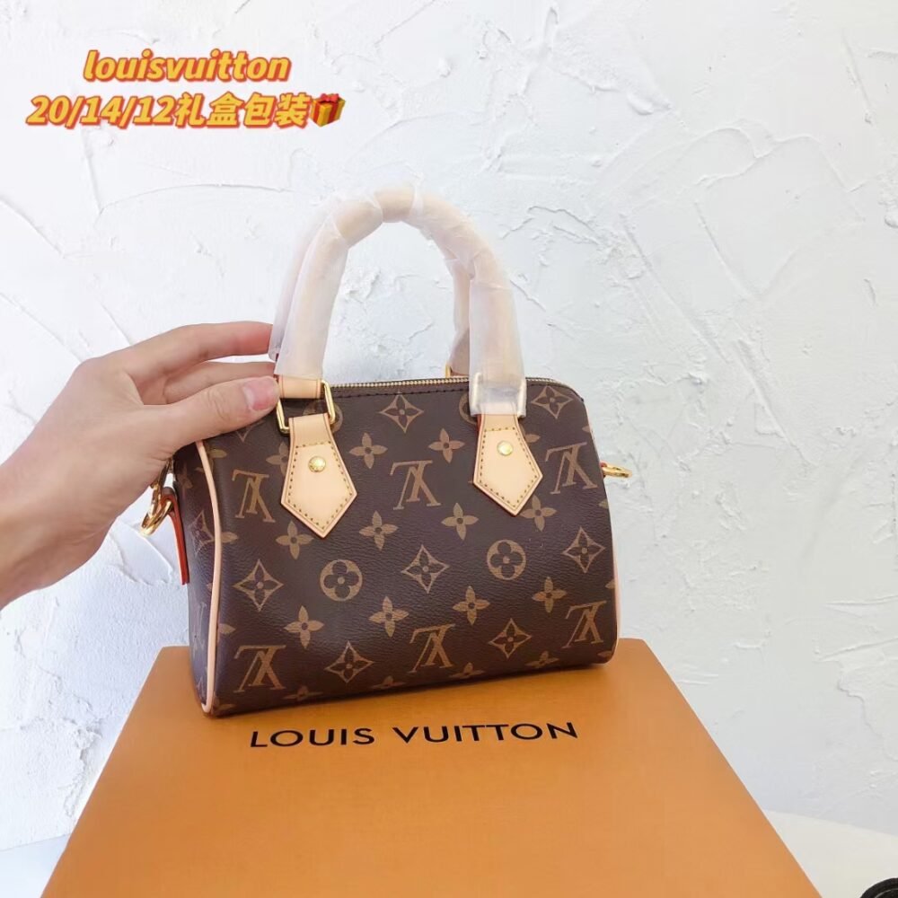 Handheld shoulder bag Specifications: 20*14*12cm