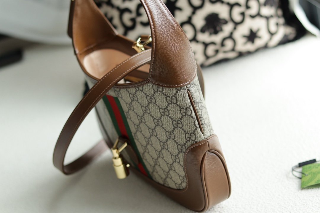 Handbag/Shoulder Bag Size  28x19x4.5cm