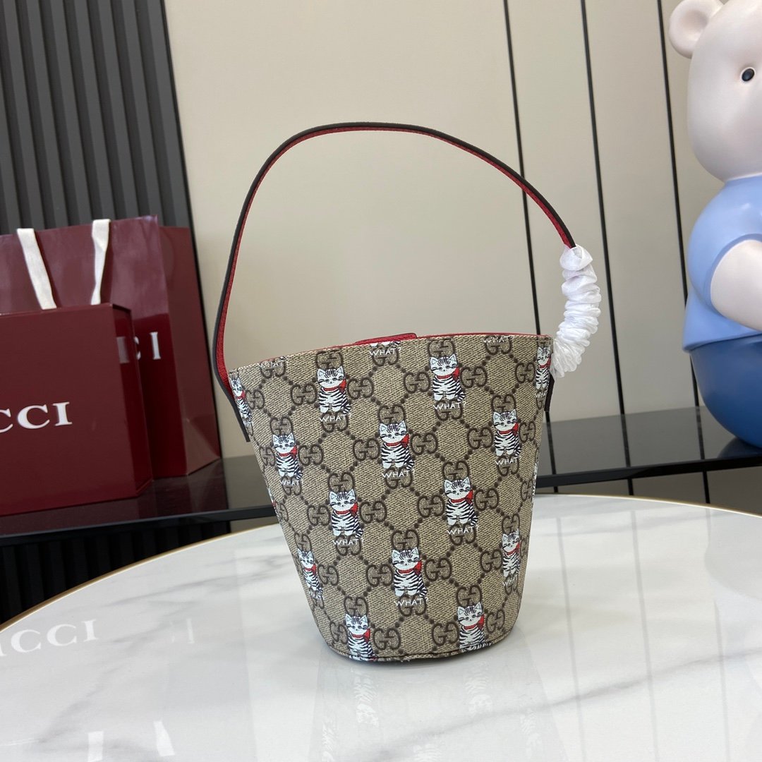 Handbag/Shoulder Bag Size  18.5x 16.5x 7.5