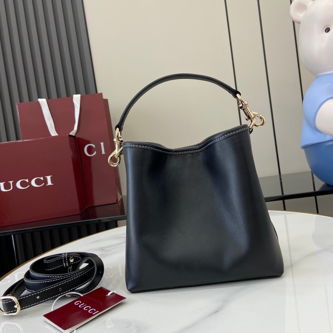 Handbag/Shoulder Bag Size  19x 18x 11