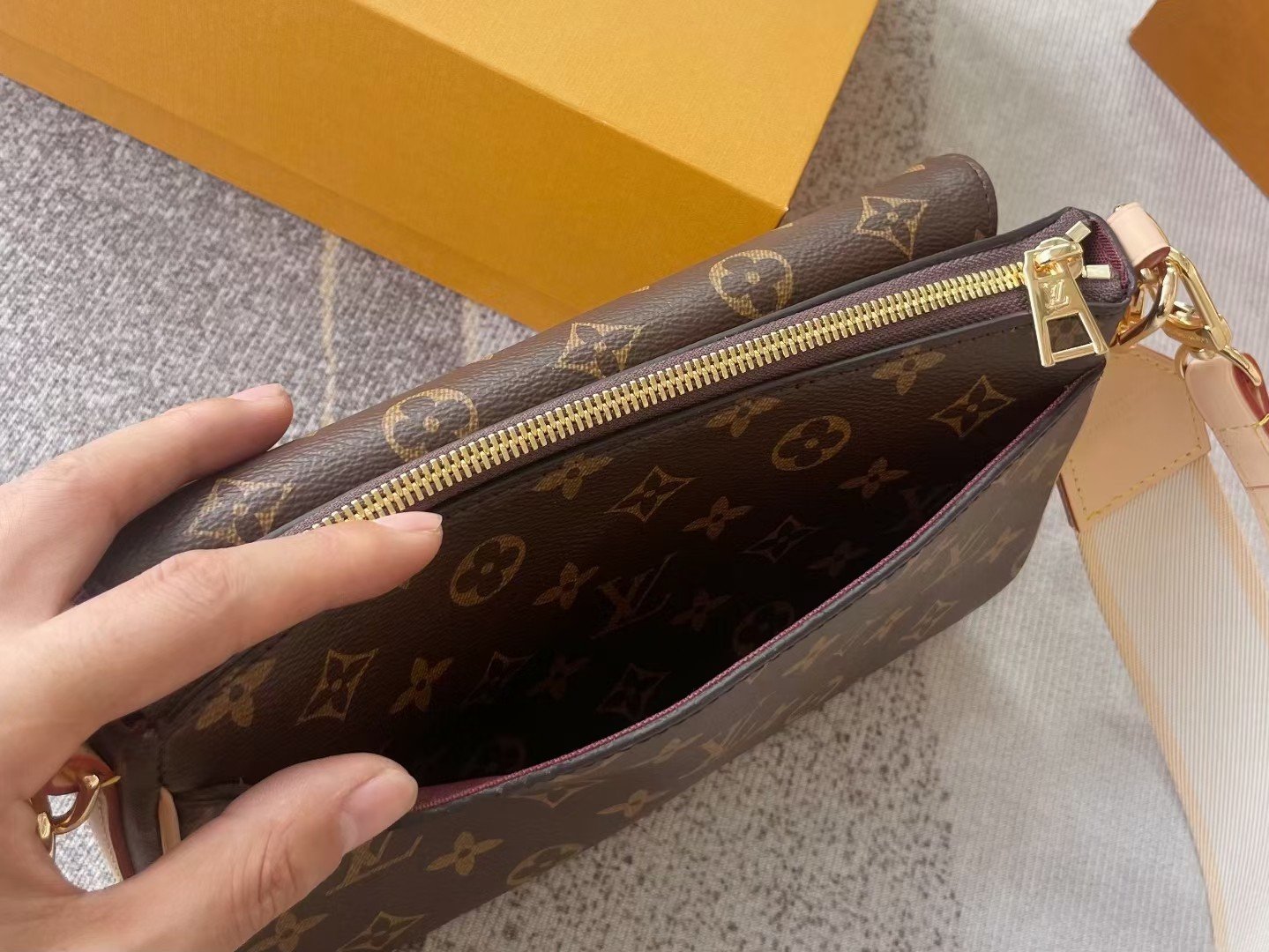 New Camel Tote Bag Shoulder Bag Specification: 25*14*5cm