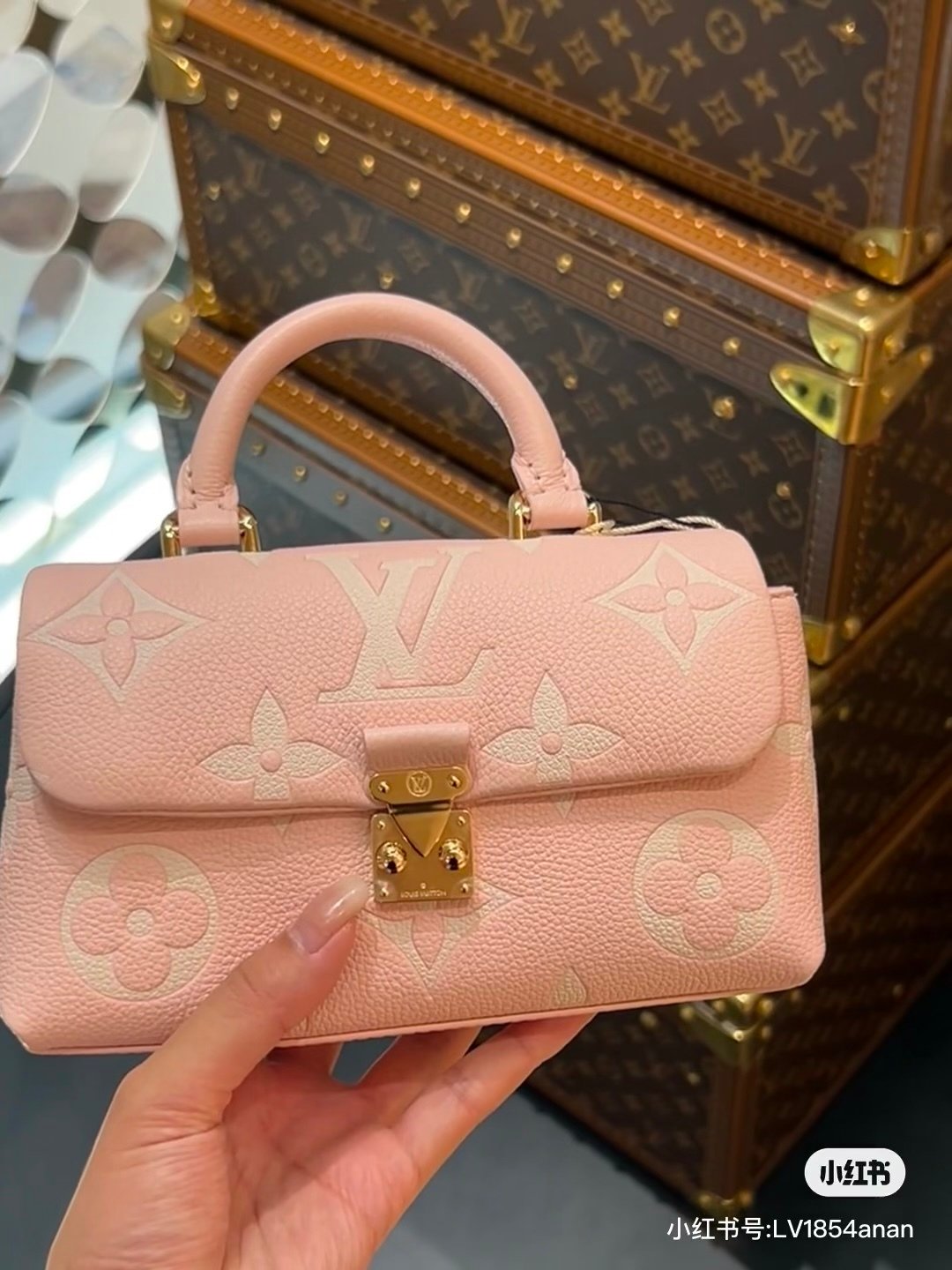 Shoulder bag handbag specifications: 12.5*6*21cm