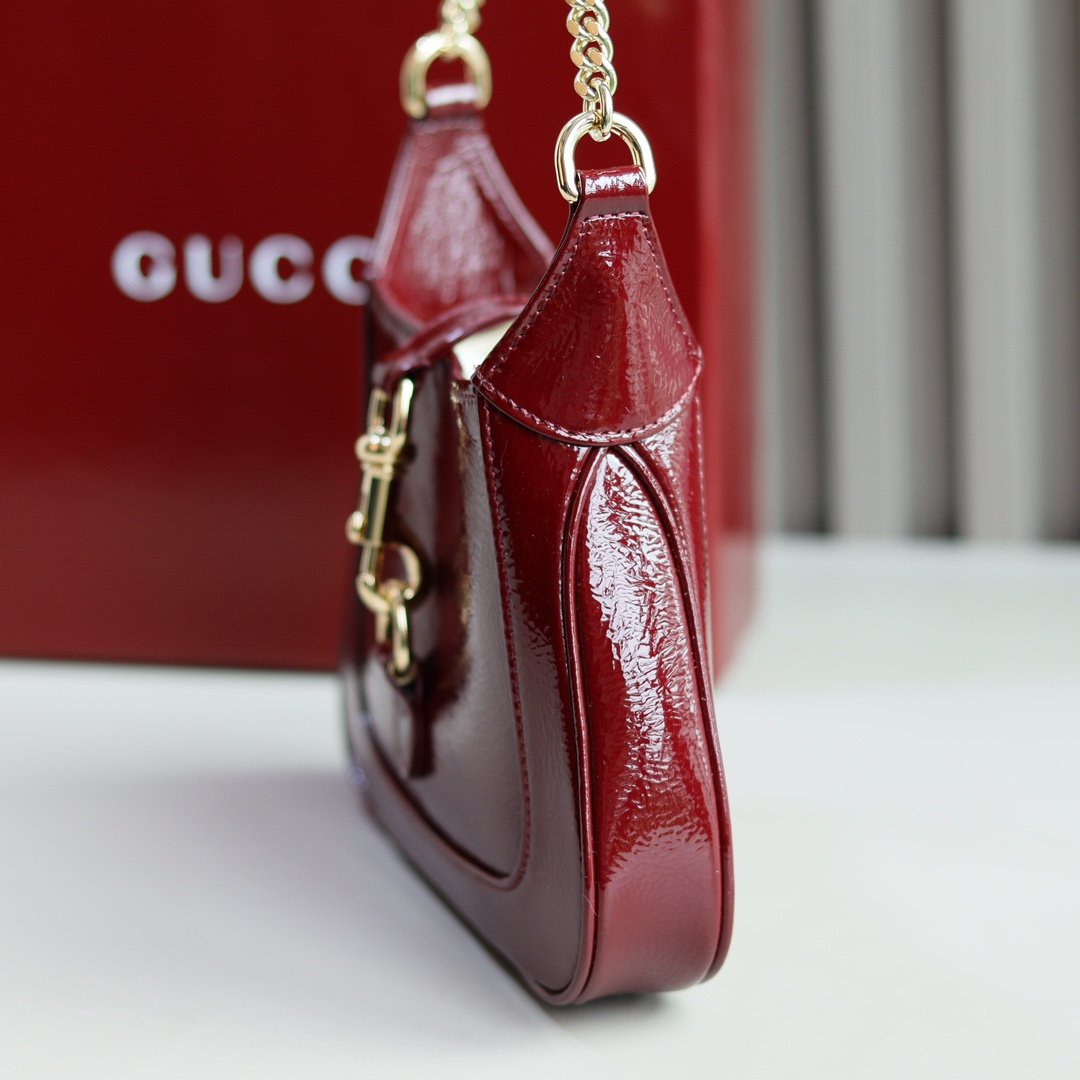 Handbag/Shoulder Bag Size  19.5x 18x 3.5cm