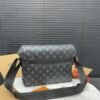 Flap shoulder bag 22 x 33 cm.