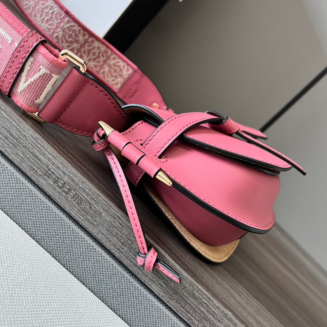 Handbag/Shoulder Bag Size 21x12.5x9.5cm