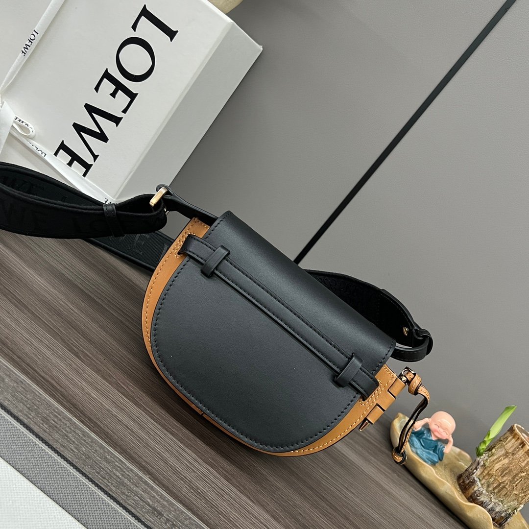 Handbag/Shoulder Bag Size 21x12.5x9.5cm