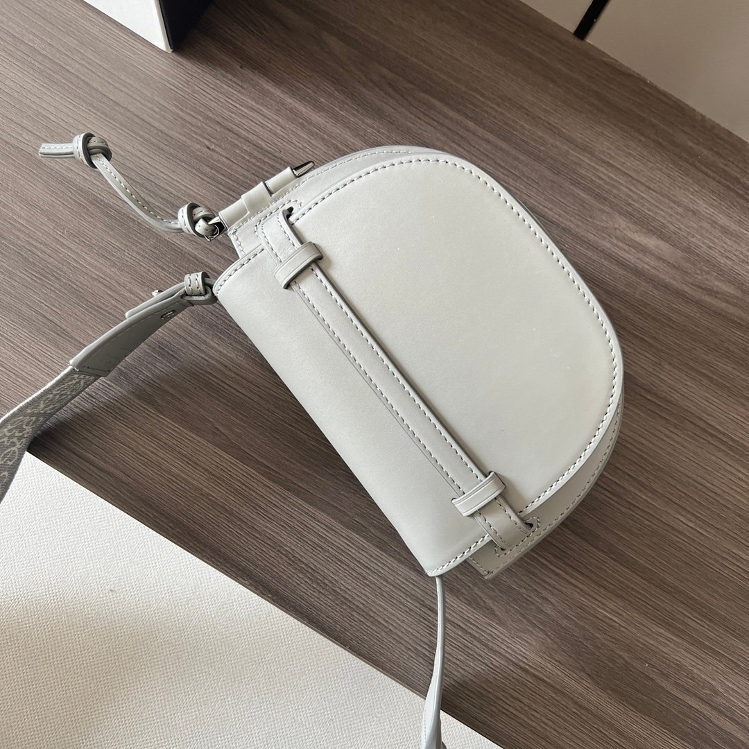 Handbag/Shoulder Bag Size21x12.5x9.5cm