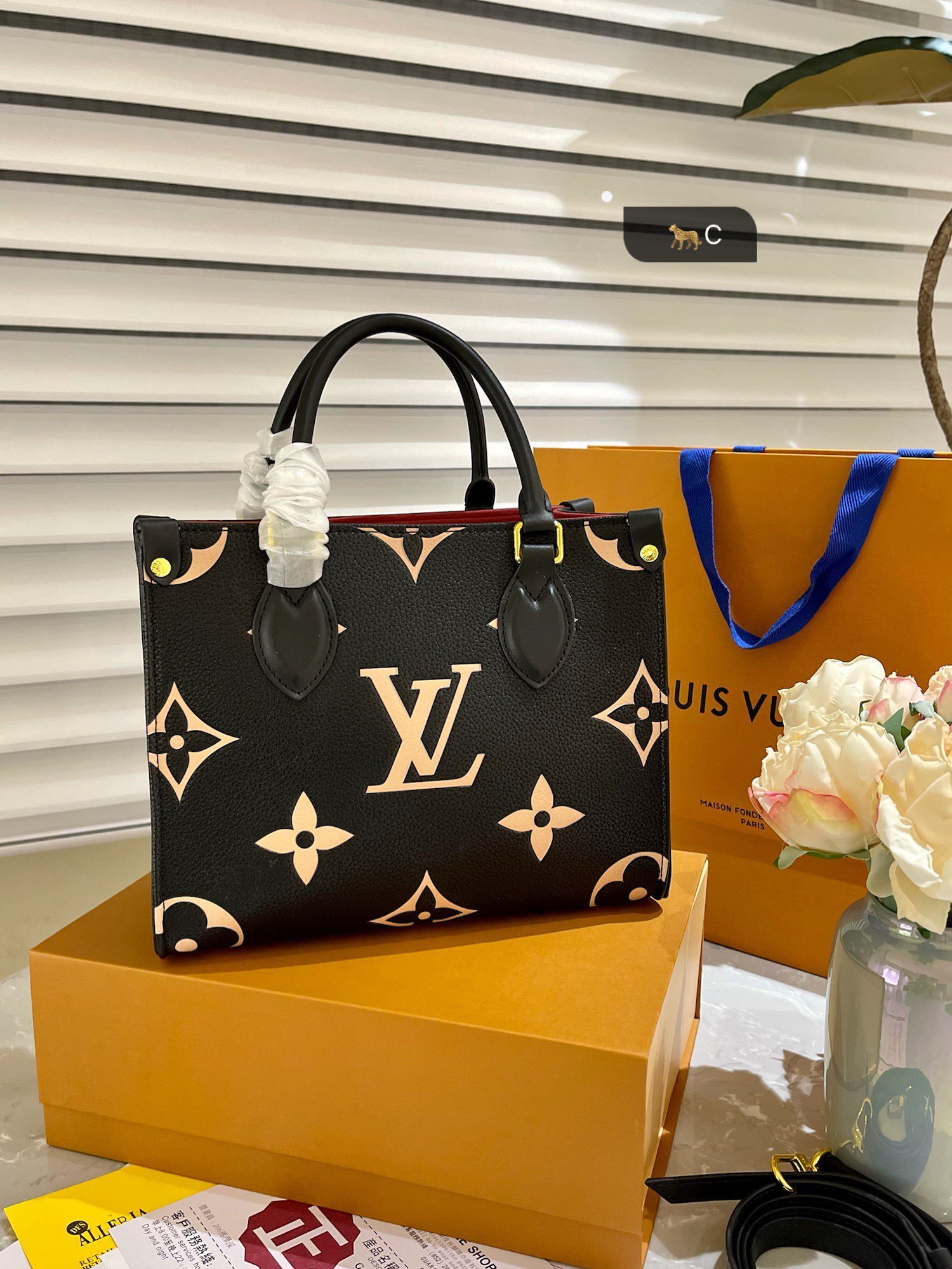 Premium Embossed Embossed Shopping Bag Specifications: 25*11*19 CM