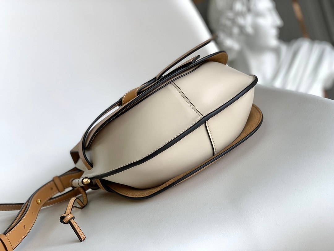 Handbag/Shoulder Bag Size 20*19*11.5 cm