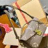 Messenger bag specifications: 21.5*13.5*6