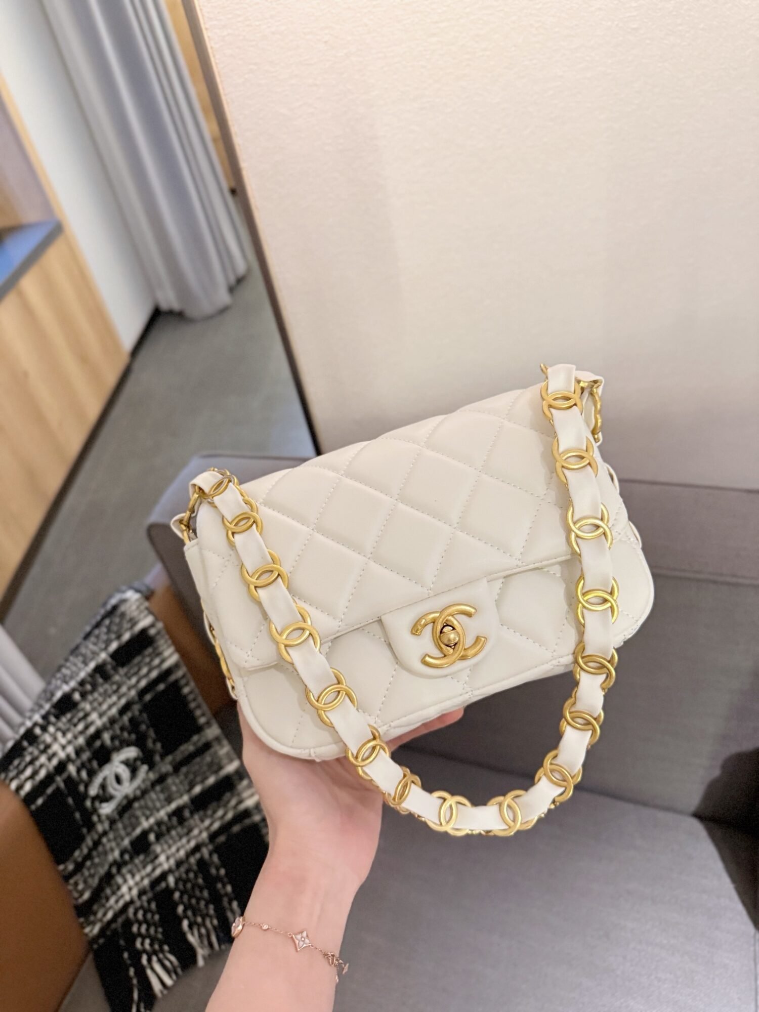 Handbag/Shoulder Bag Size 20*20*7cm