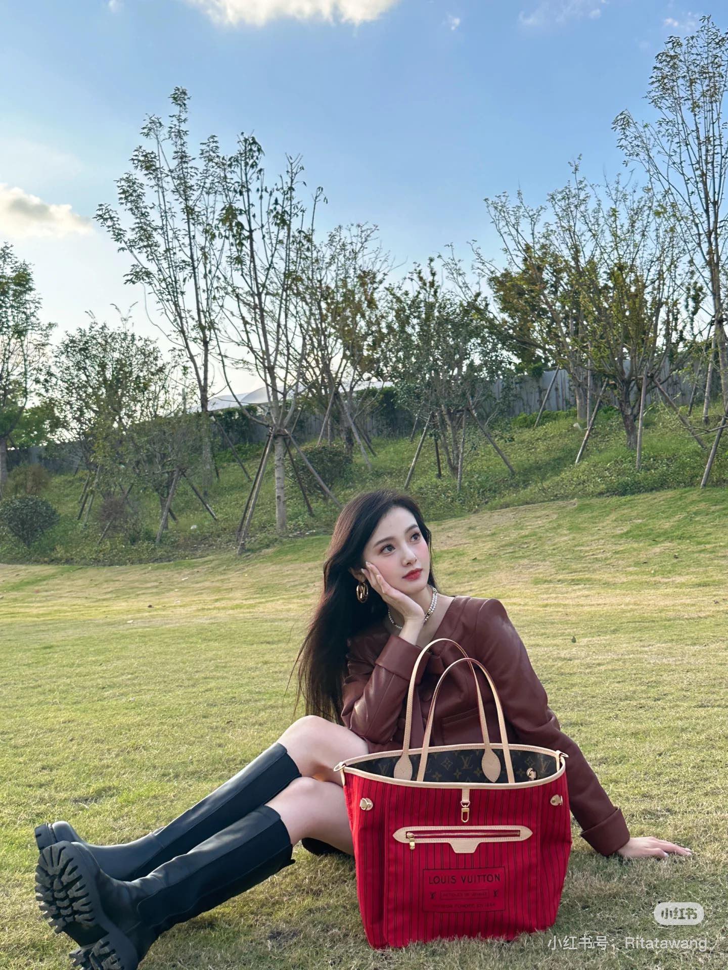 Reversible handbag Specifications: 32*29*17