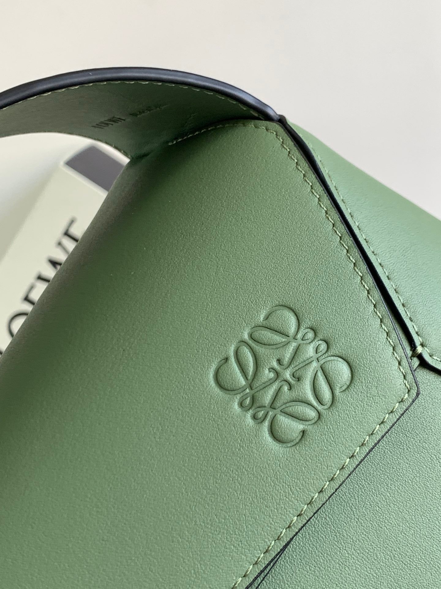 Handbag/Shoulder Bag Size 28.7*10.7*5.5cm