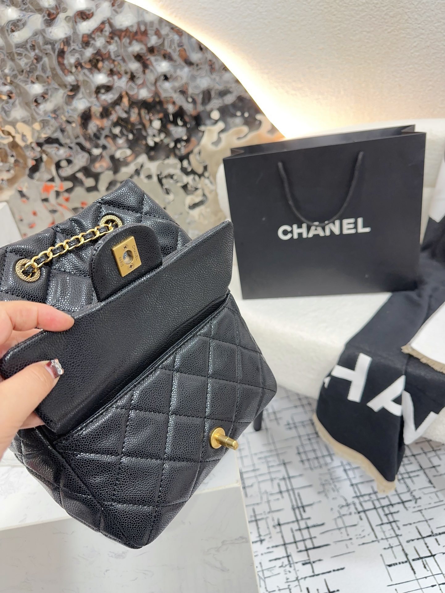 Handbag/Shoulder Bag Size  18*6*22cm