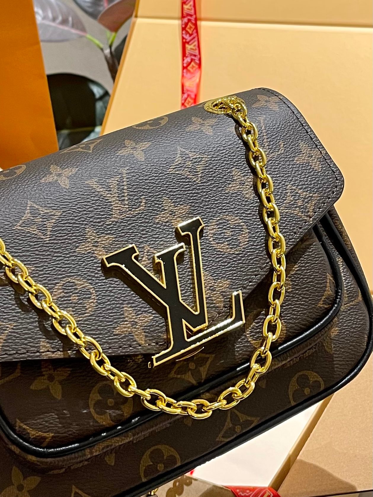Messenger bag specification: 24*17*12