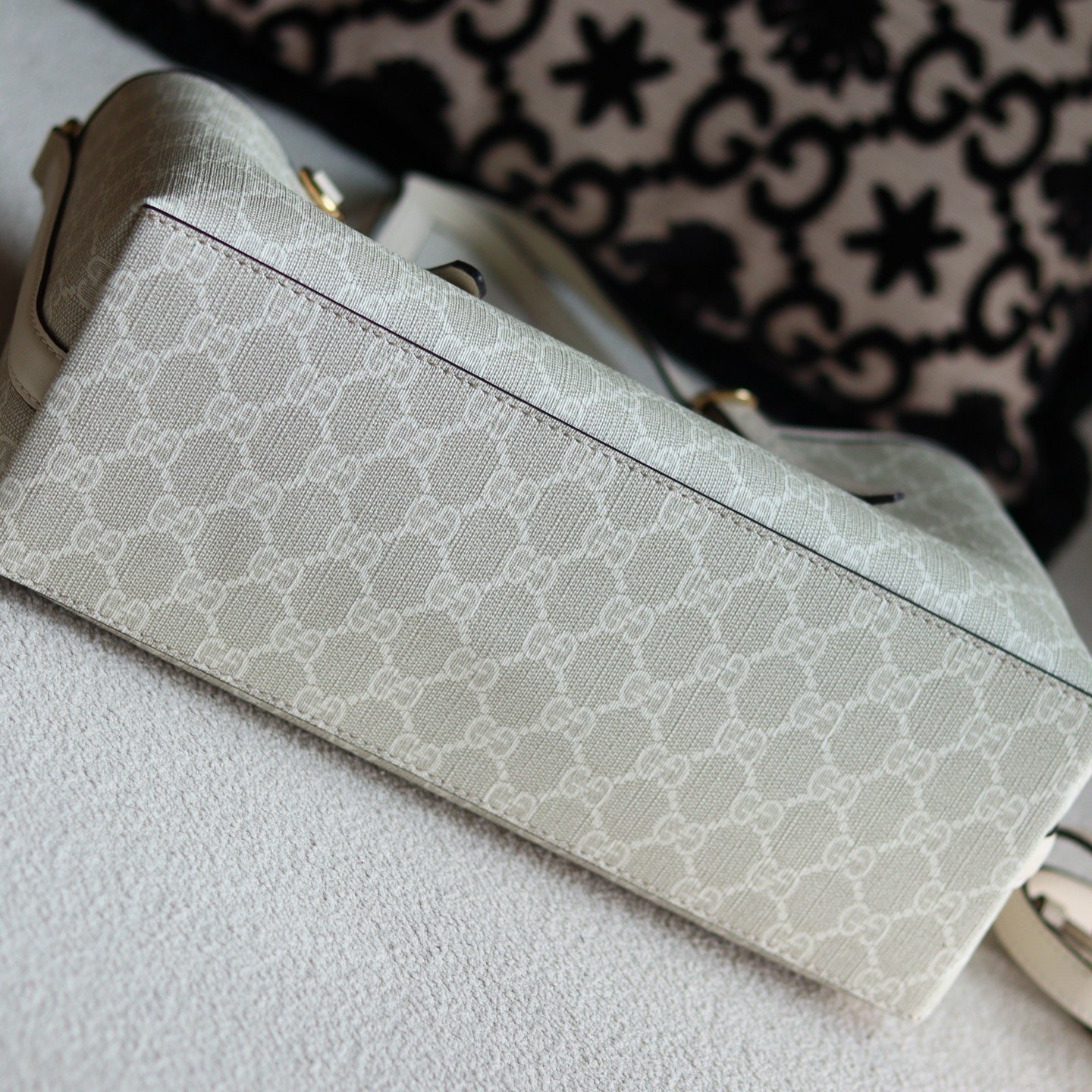 Handbag/Shoulder Bag Size  31✖️18✖️11cm