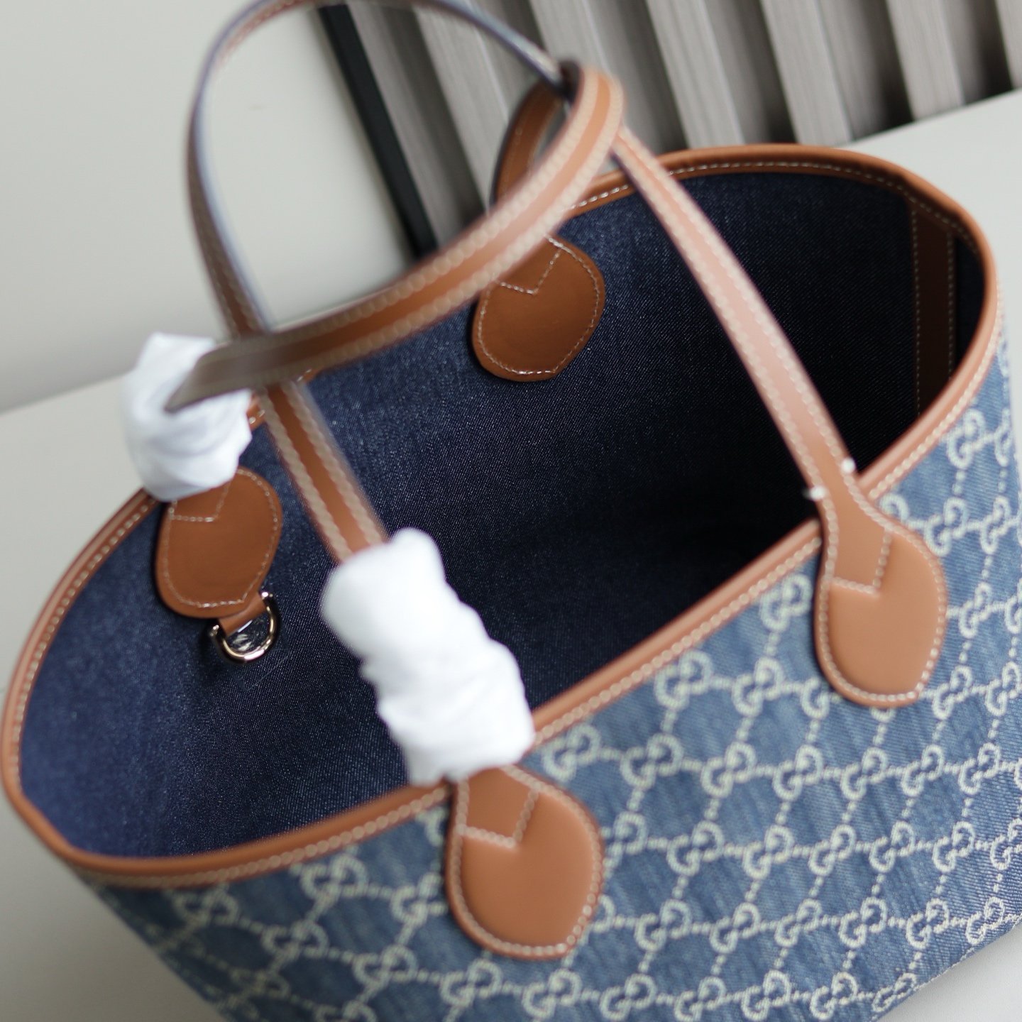 Handbag/Shoulder Bag Size   22x19x18cm