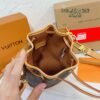 Reading Flower Small Bucket Bag Handheld Crossbody Bag Size: 13*16*10cm