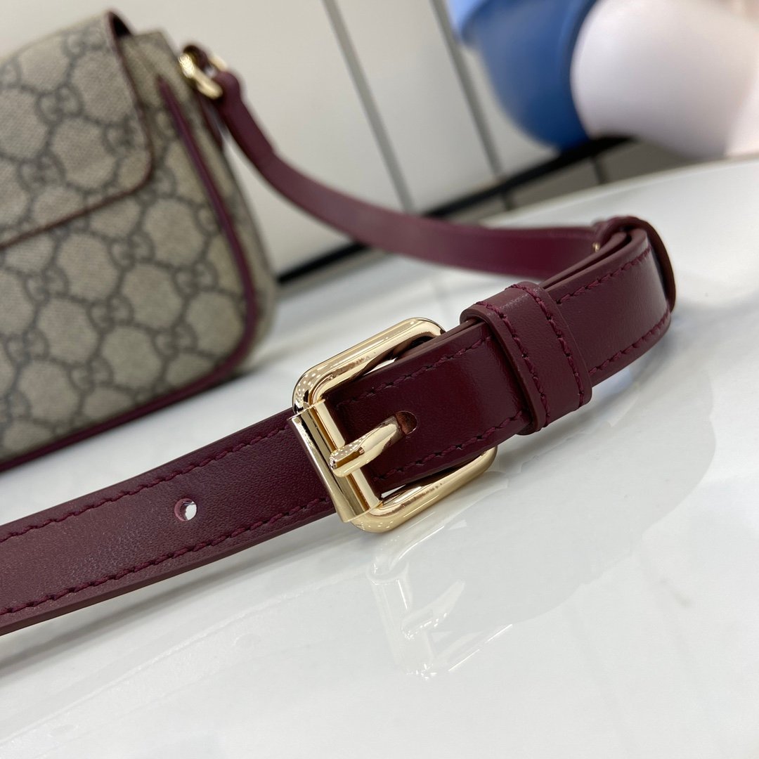 Handbag/Shoulder Bag Size  22x 13x 4cm