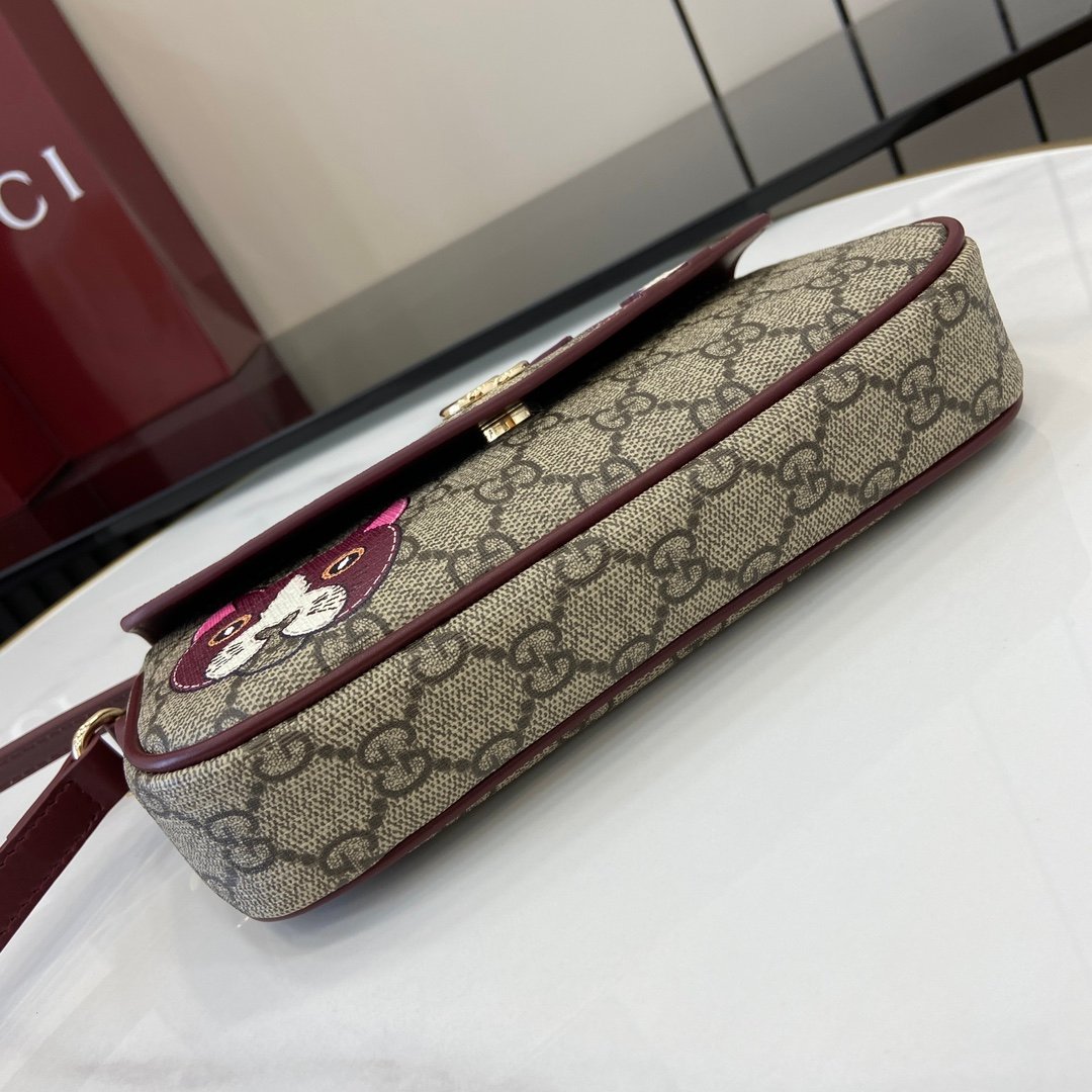 Handbag/Shoulder Bag Size  22x 13x 4cm