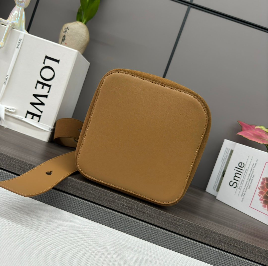 Handbag/shoulder bag size: 28*27*33CM