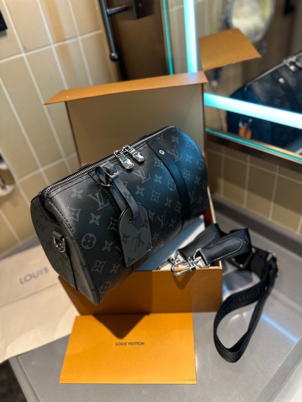 Pillow bag Crossbody bag Size: 17*27*13cm