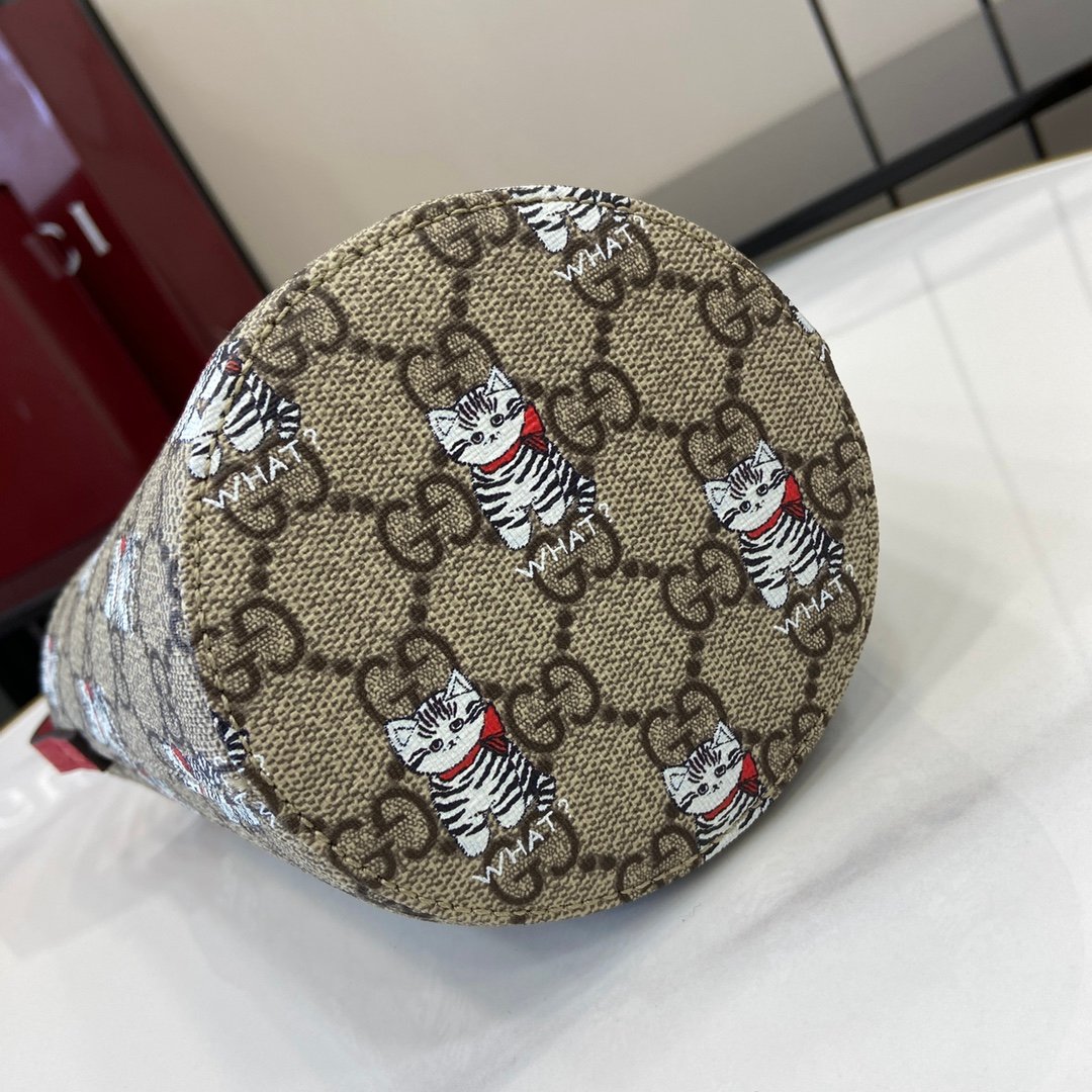 Handbag/Shoulder Bag Size  18.5x 16.5x 7.5