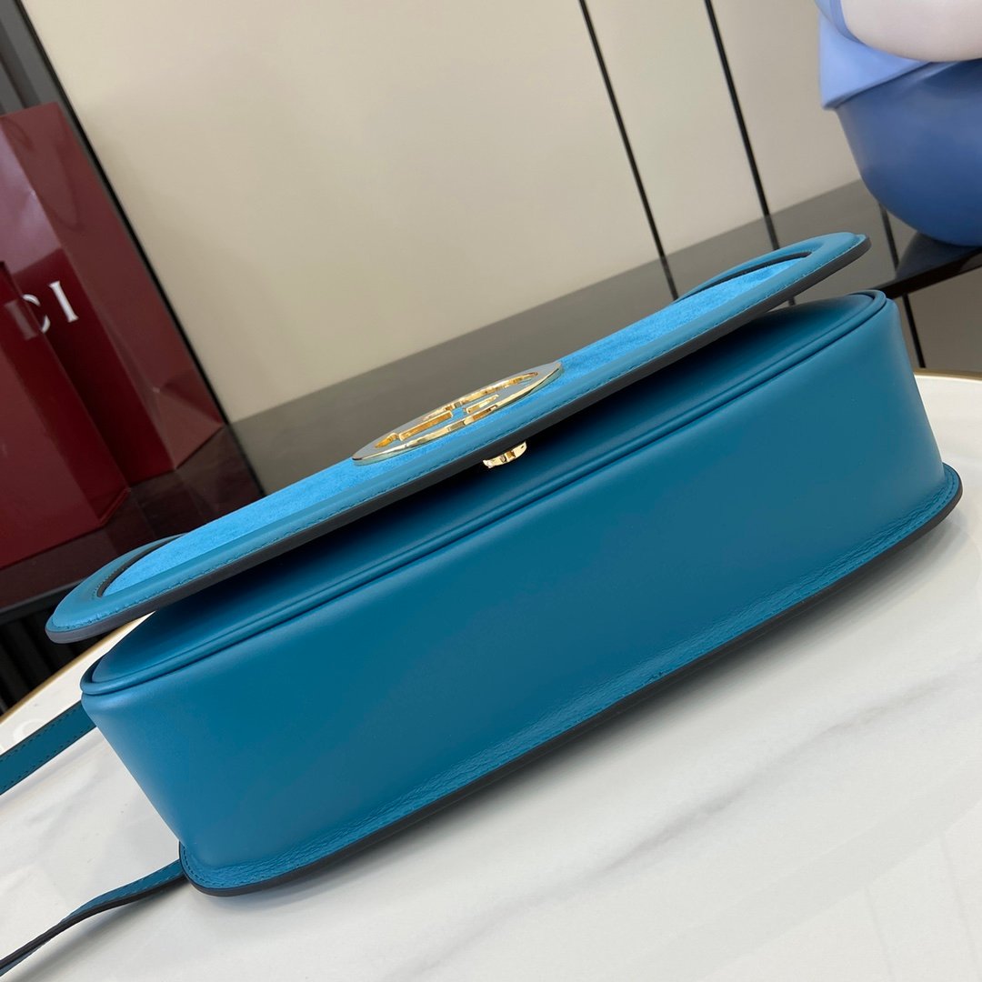 Handbag/Shoulder Bag Size  32x 17x 10cm