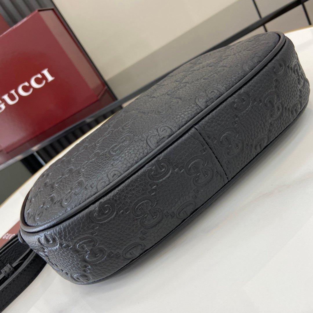 Handbag/Shoulder Bag Size  25.5x 20x 5cm