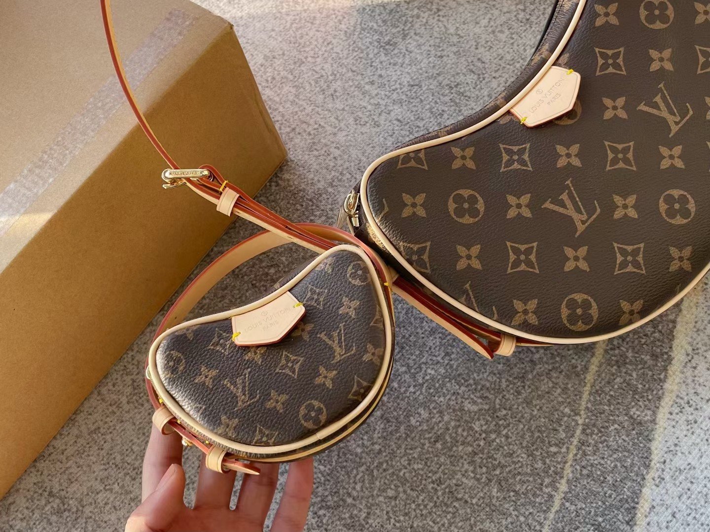 Crescent tote bag shoulder bag Specification: 26*17*7cm
