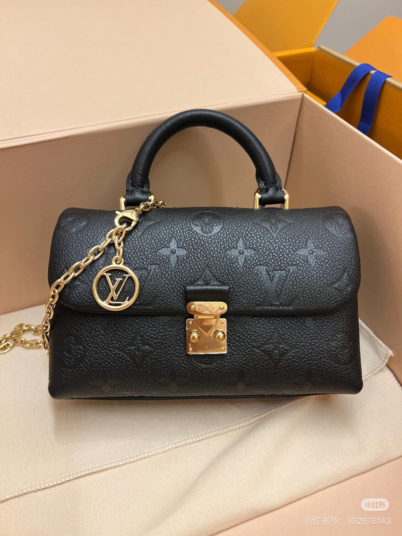 Shoulder bag handbag specifications: 12.5*6*21cm