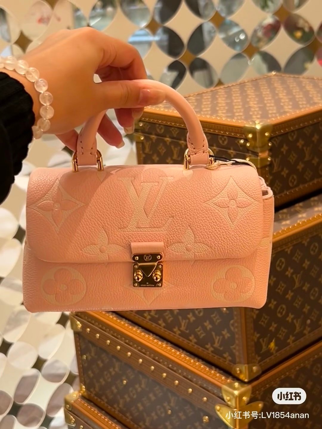 Shoulder bag handbag specifications: 12.5*6*21cm