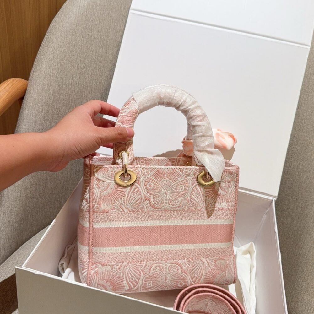 Handbag/Shoulder Bag Size 23x19x11cm
